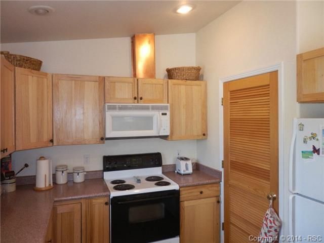3 Taos Pl, Manitou Springs, CO 80829