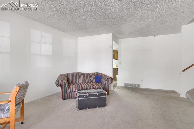 30 Archway Ln, Pueblo, CO 81005