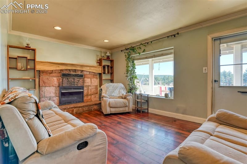 30 Steven Dr, Florissant, CO 80816