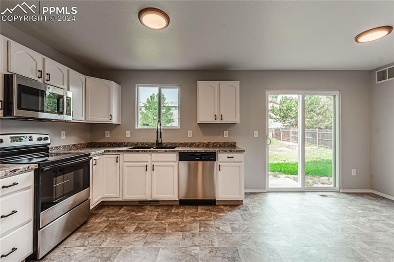302 Audubon Dr, Colorado Springs, CO 80910