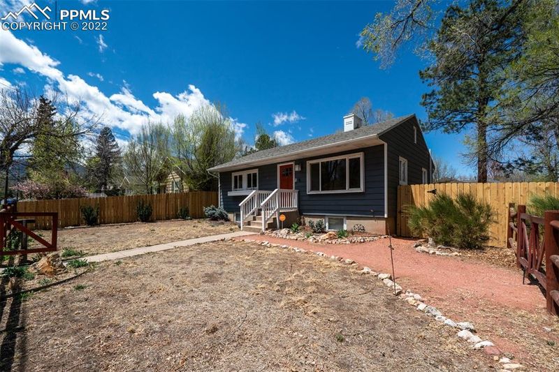 302 W Cheyenne Rd, Colorado Springs, CO 80906