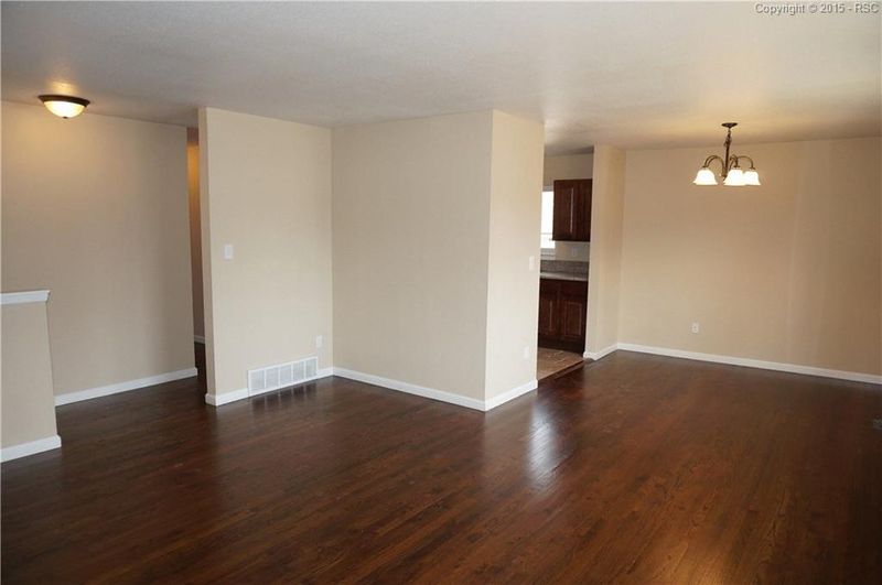 302 Dexter St, Colorado Springs, CO 80911