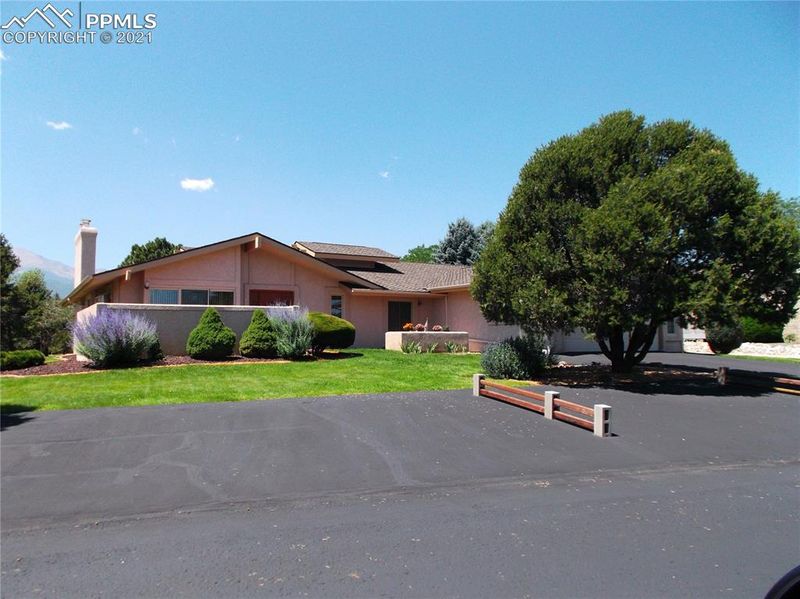 3020 Hillbrook Ln, Colorado Springs, CO 80904