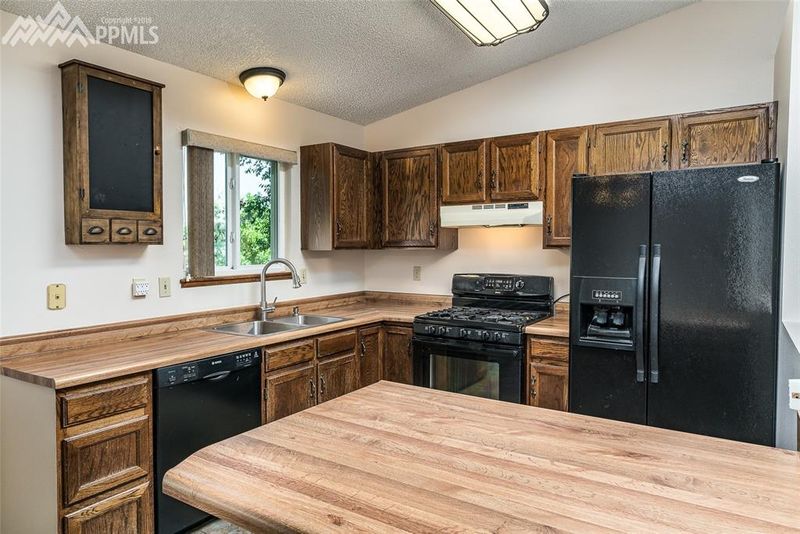 3020 W Westcliff Dr, Colorado Springs, CO 80906