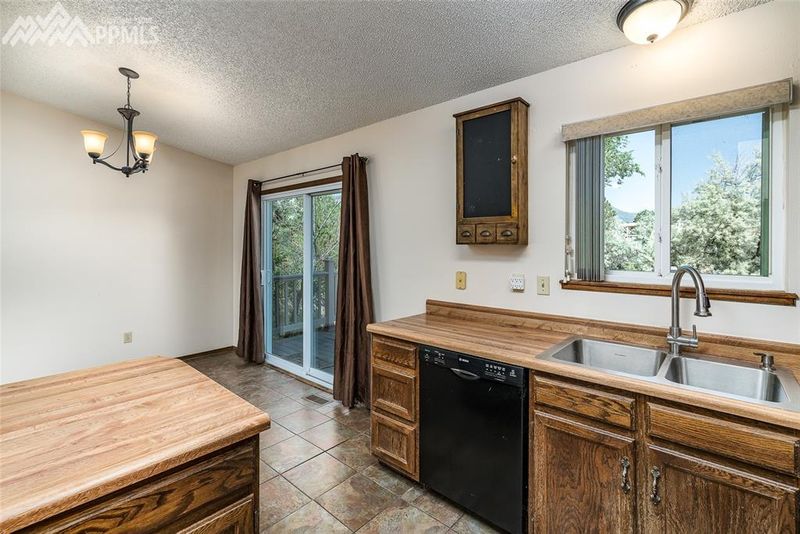 3020 W Westcliff Dr, Colorado Springs, CO 80906