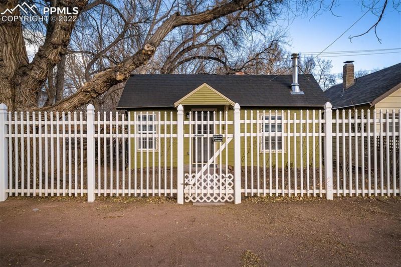 3024 W Pikes Peak Ave, Colorado Springs, CO 80904