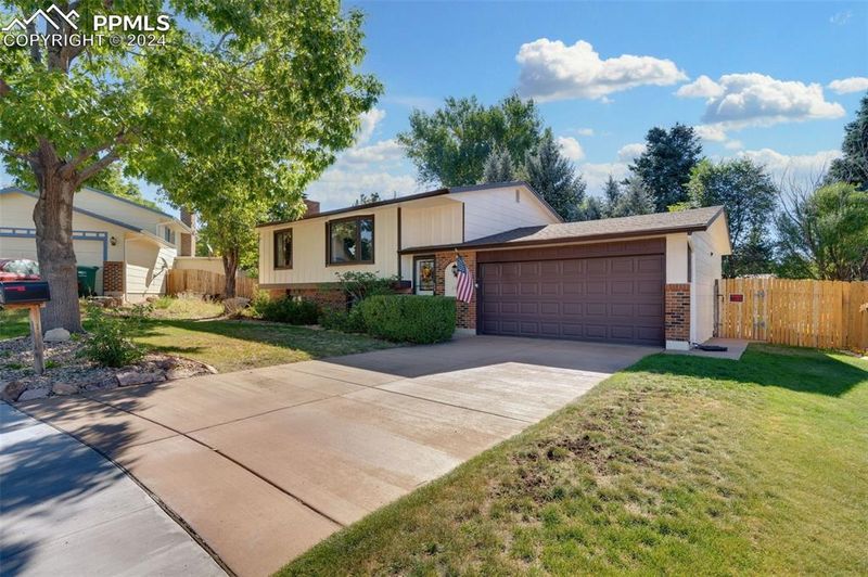 3025 Vickers Dr, Colorado Springs, CO 80918
