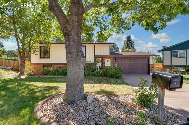 3025 Vickers Dr, Colorado Springs, CO 80918