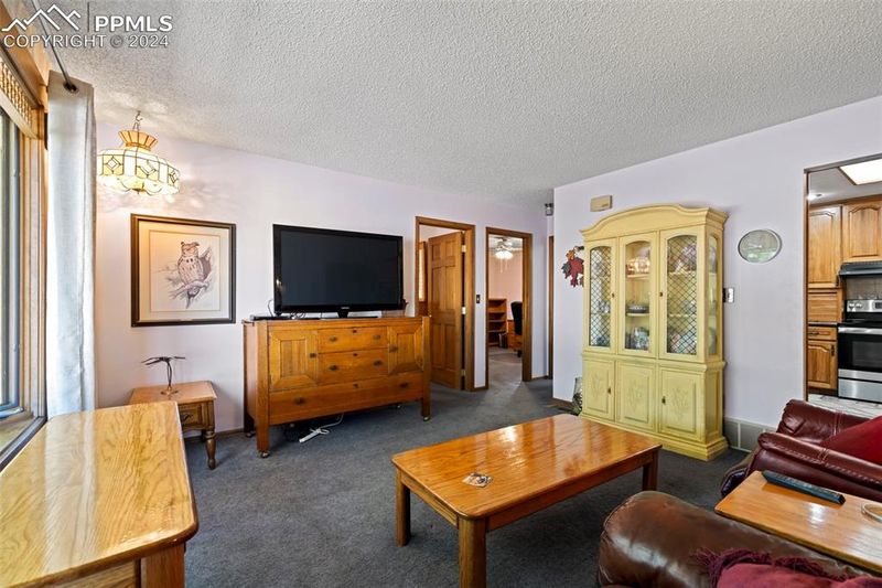 3025 Vickers Dr, Colorado Springs, CO 80918