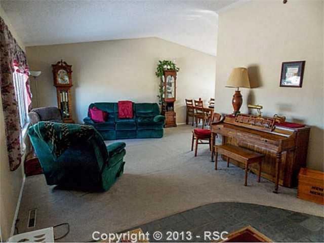 3035 S Roche Dr, Colorado Springs, CO 80918