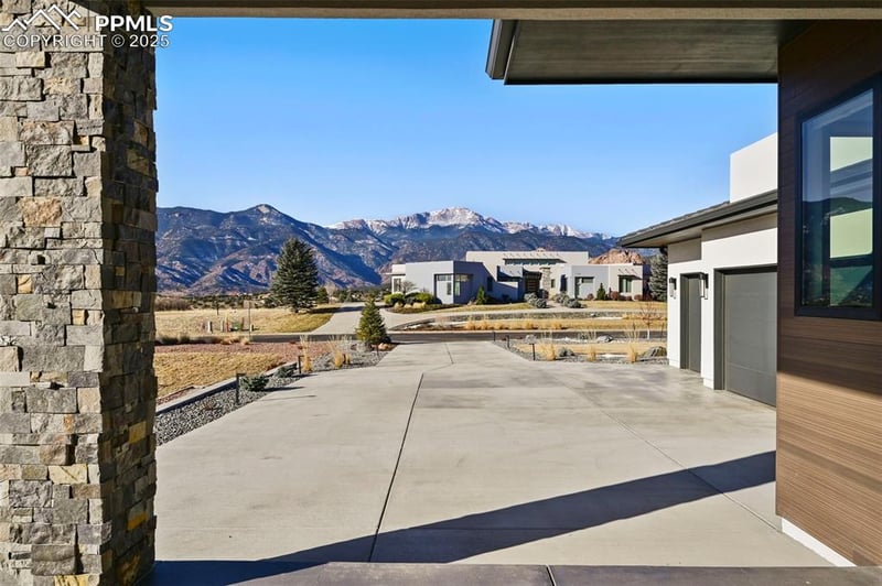 3043 Treeline Vw, Colorado Springs, CO 80904