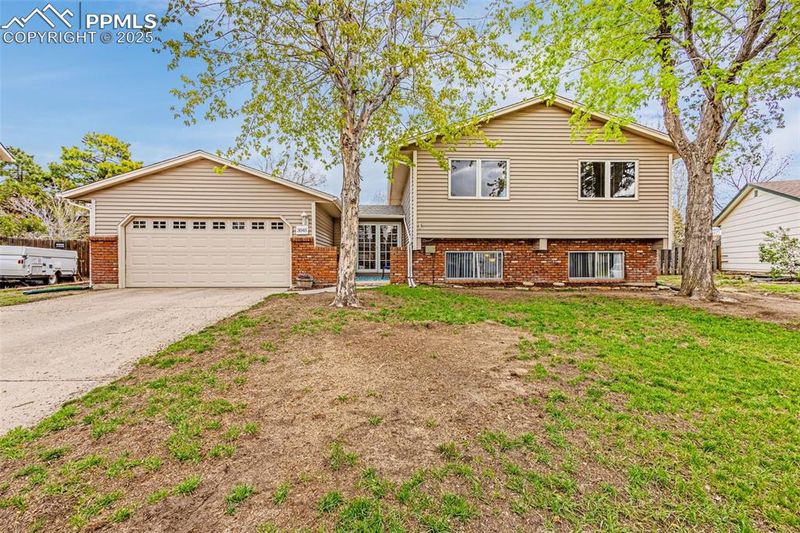 3045 S Roche Dr, Colorado Springs, CO 80918