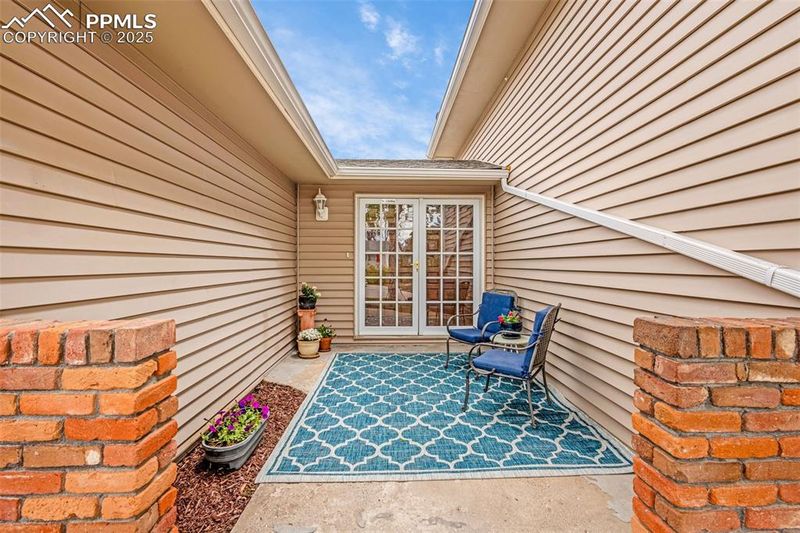 3045 S Roche Dr, Colorado Springs, CO 80918
