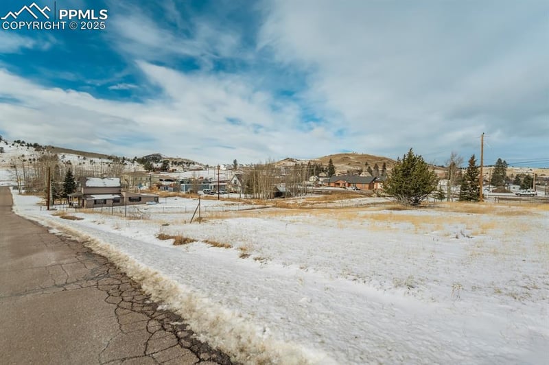 305 Bennett Ave, Cripple Creek, CO 80813