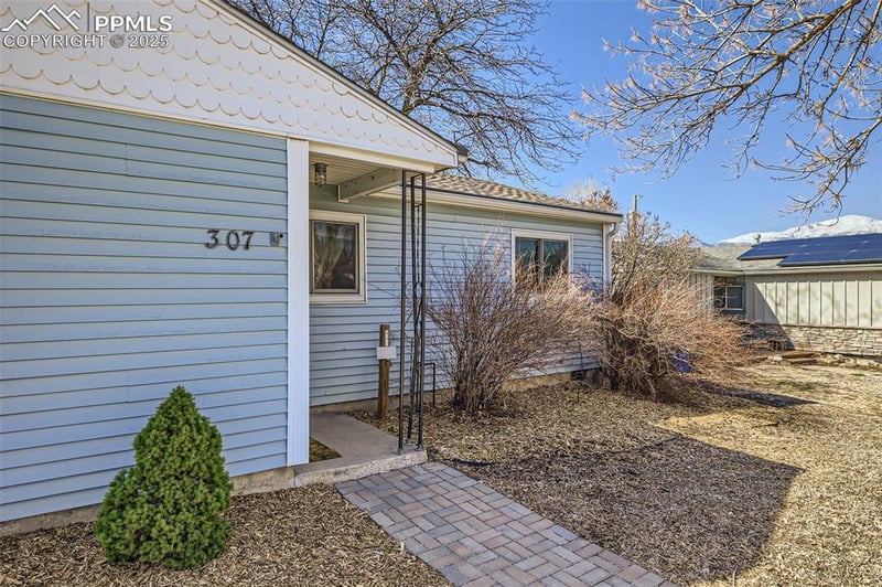 307 Redwood Dr, Colorado Springs, CO 80907