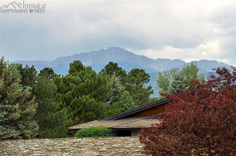 3075 Rockbrook Ln, Colorado Springs, CO 80904