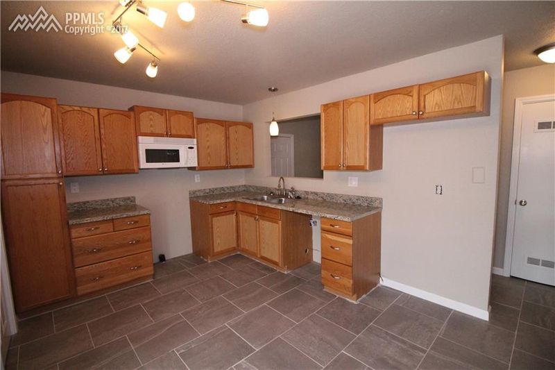308 Everett Dr, Colorado Springs, CO 80911