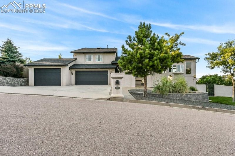 310 Sunbird Cliffs Ln, Colorado Springs, CO 80919