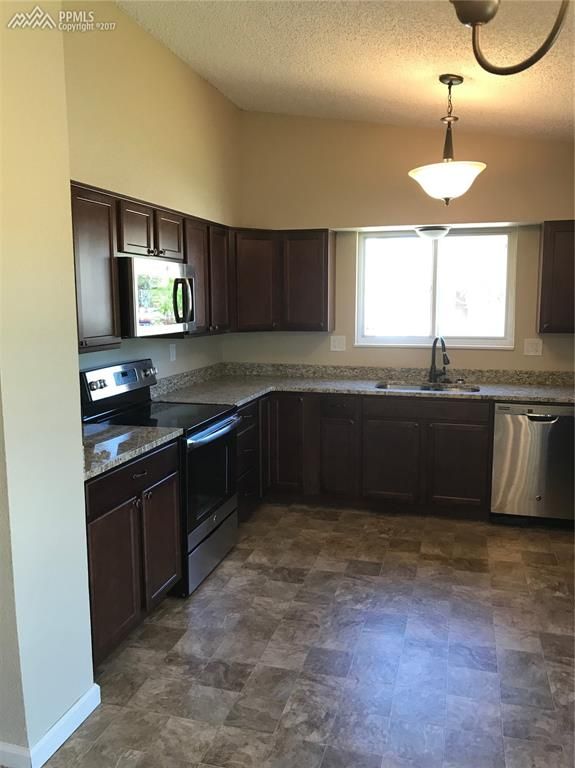 3116 S Moonbeam Cir, Colorado Springs, CO 80916