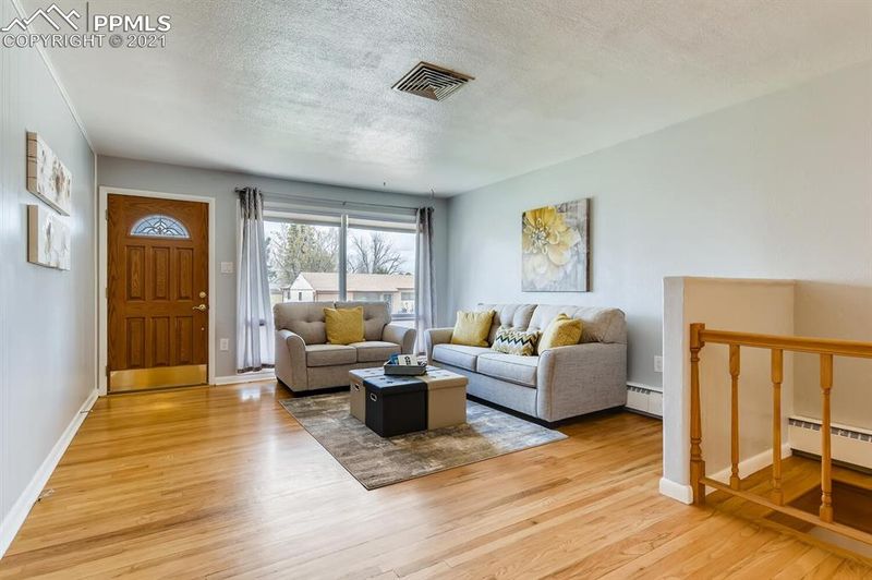 312 Maplewood Dr, Colorado Springs, CO 80907