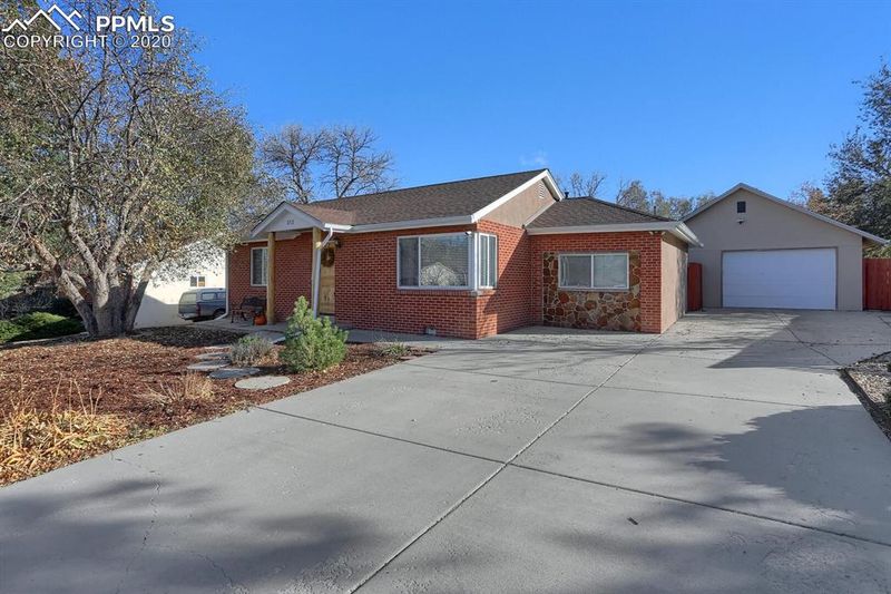 313 Crestone Ave, Colorado Springs, CO 80905