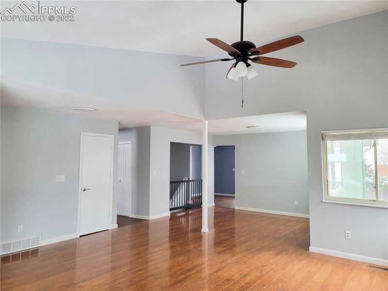 3155 E Oak Creek Dr, Colorado Springs, CO 80906