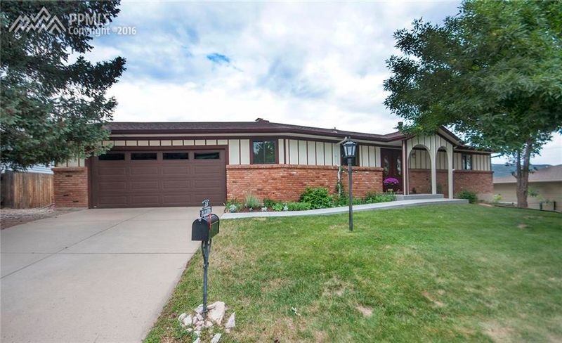 316 Sutherland Pl, Manitou Springs, CO 80829