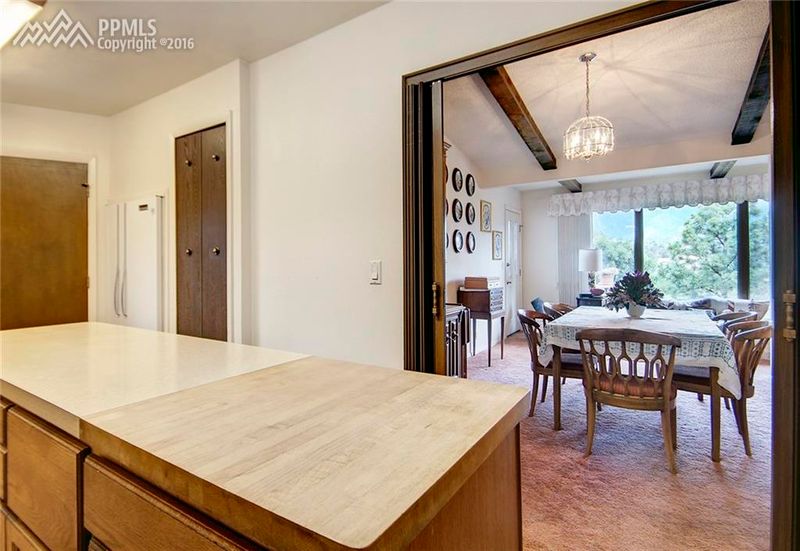 316 Sutherland Pl, Manitou Springs, CO 80829