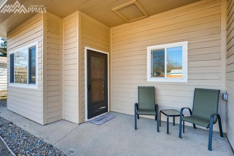 317 N 17th St, Colorado Springs, CO 80904
