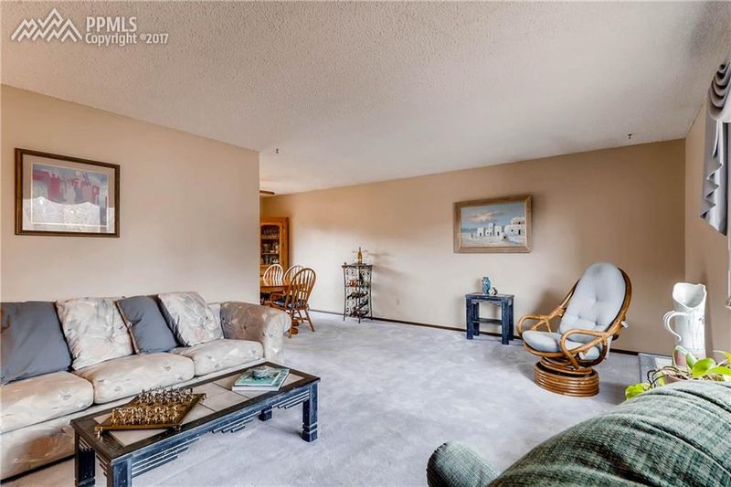 317 Sutherland Pl, Manitou Springs, CO 80829