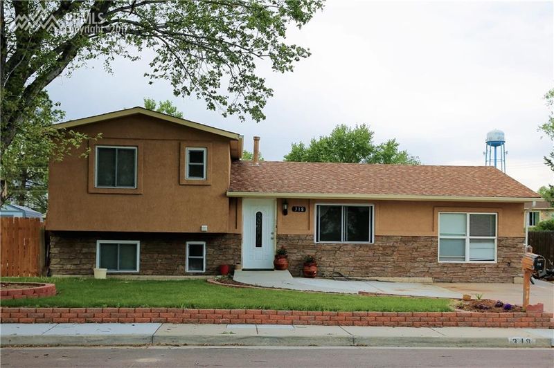 318 Cranbrook Cir, Colorado Springs, CO 80906