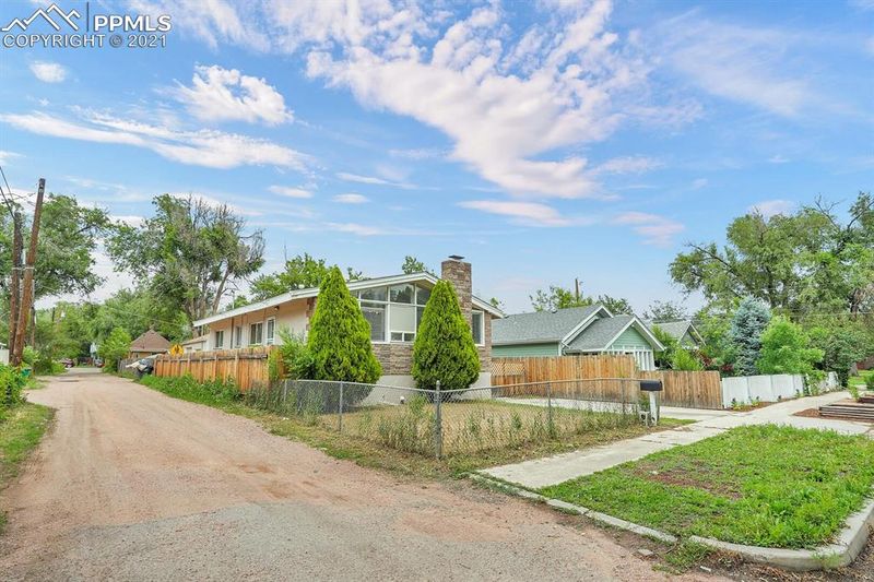 318 W Monument St, Colorado Springs, CO 80905