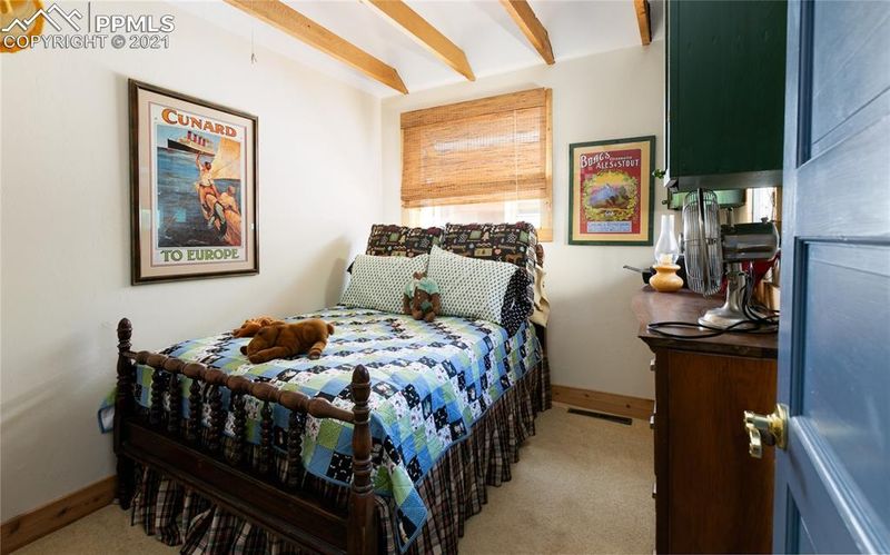 318 Oklahoma Rd, Manitou Springs, CO 80829