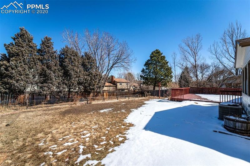 318 Saddlemountain Rd, Colorado Springs, CO 80919