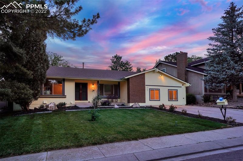 3182 E Oak Creek Dr, Colorado Springs, CO 80906