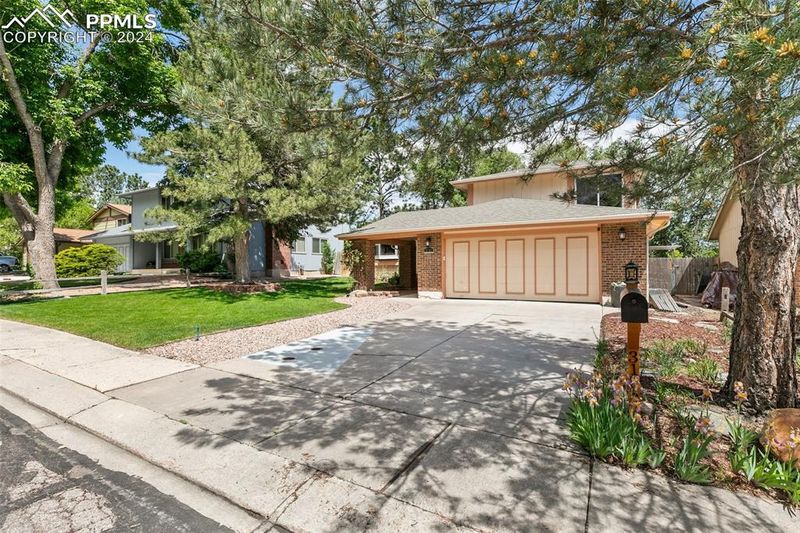 3185 Blue Mountain Way, Colorado Springs, CO 80906