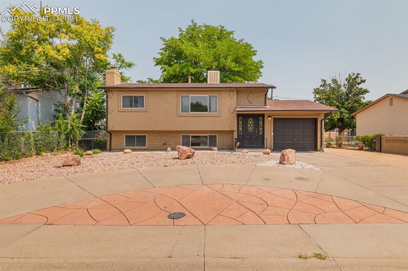 32 Barclay Dr, Pueblo, CO 81005