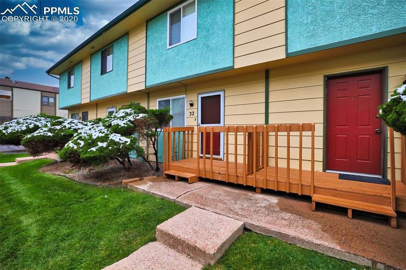 32 Murray Heights Dr, Colorado Springs, CO 80916