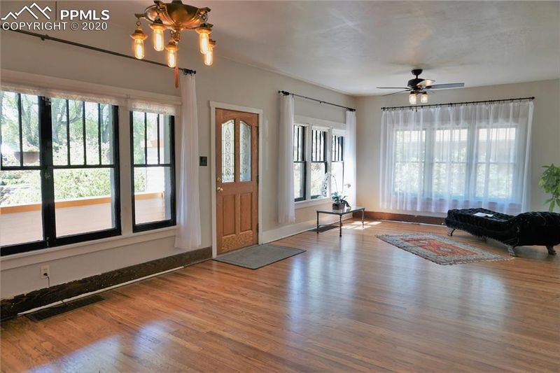 320 W Cheyenne Rd, Colorado Springs, CO 80906
