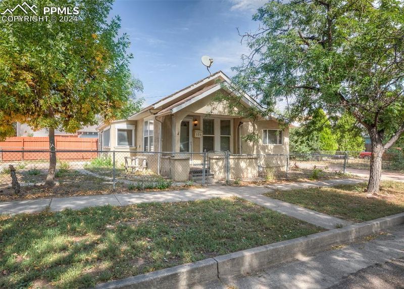320 W Monument St, Colorado Springs, CO 80905