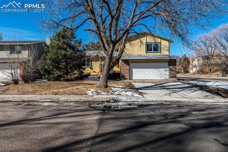 3202 E Oak Creek Dr, Colorado Springs, CO 80906