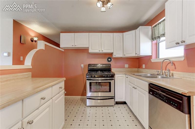 3209 Illinois Ave, Colorado Springs, CO 80907