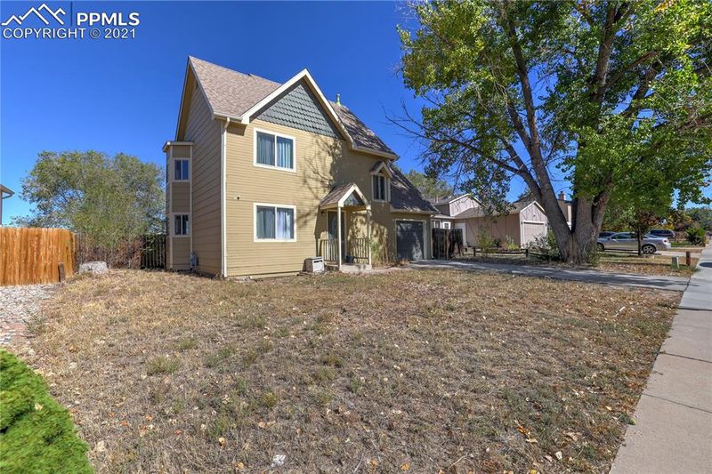 3217 Foxridge Dr, Colorado Springs, CO 80916