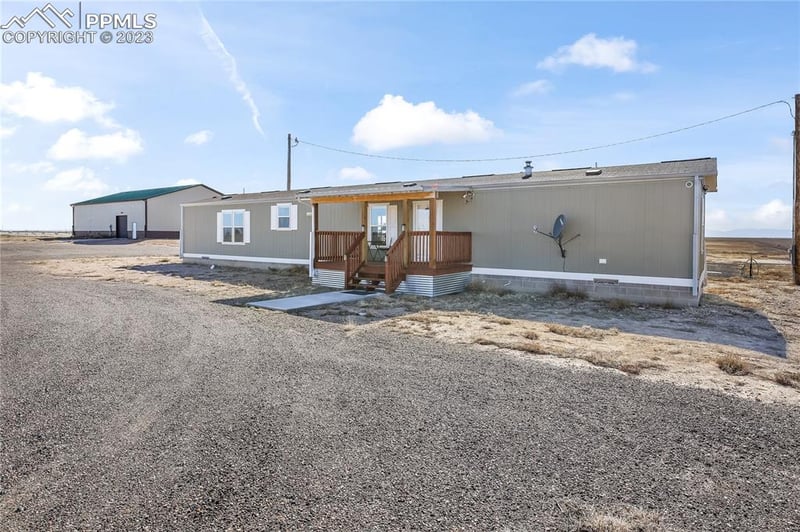 3219 40th Ln, Avondale, CO 81022
