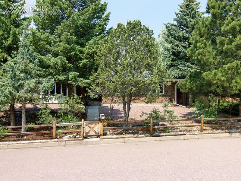 322 W Sunbird Cliffs Ln, Colorado Springs, CO 80919