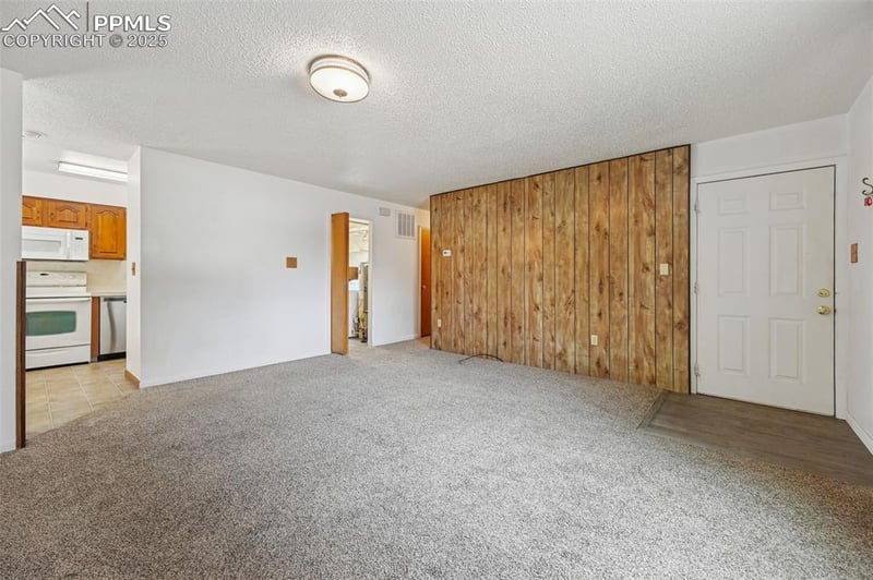 323 Maplewood Dr, Colorado Springs, CO 80907