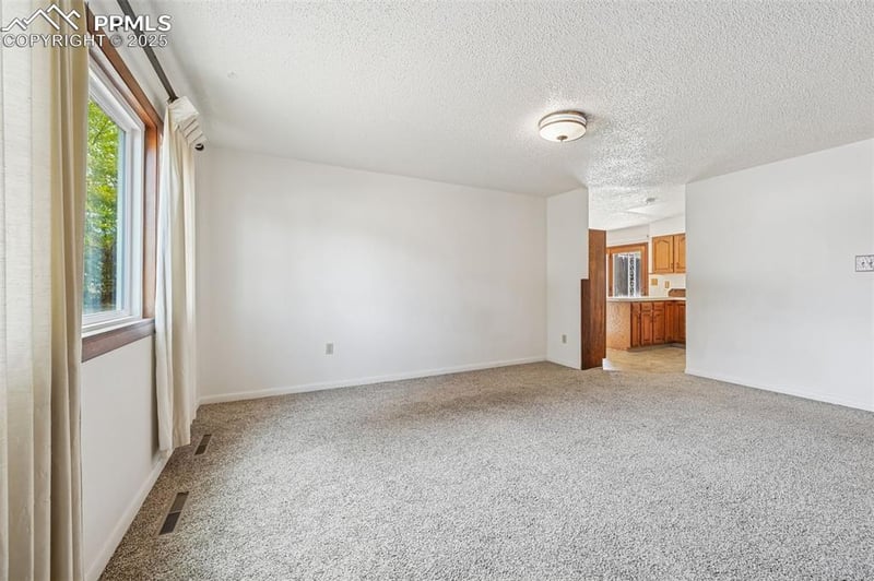 323 Maplewood Dr, Colorado Springs, CO 80907