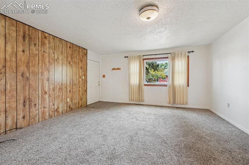 323 Maplewood Dr, Colorado Springs, CO 80907