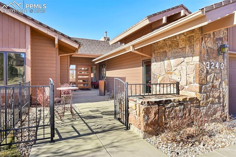3240 Camels Ridge Ln, Colorado Springs, CO 80904
