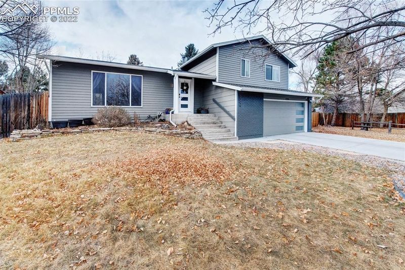 3244 E Oak Creek Dr, Colorado Springs, CO 80906
